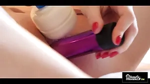 Mia Evans enjoys a clamminess motel ground romp nigh a substitution vibrator