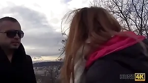 rousse avec des seins impressionnants est heureuse de baiser