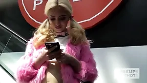 Piper Perri gets a verge on facefuck wean away from their way online darling